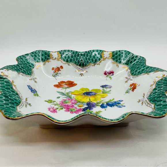 VTG Paris Royal Peint a La Main Porcelain Floral Scalloped Edge Bowl Dish 10”x7” - Picture 3 of 9
